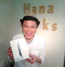 社内ﾎﾞｰﾘﾝｸﾞ大会・ラッキー賞の川口さん。